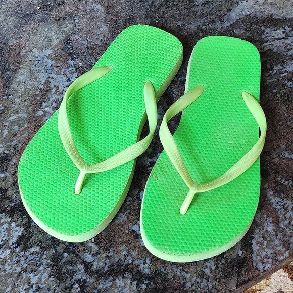 Old Navy Green Flip Flops Size 9 - Picture 3 of 14